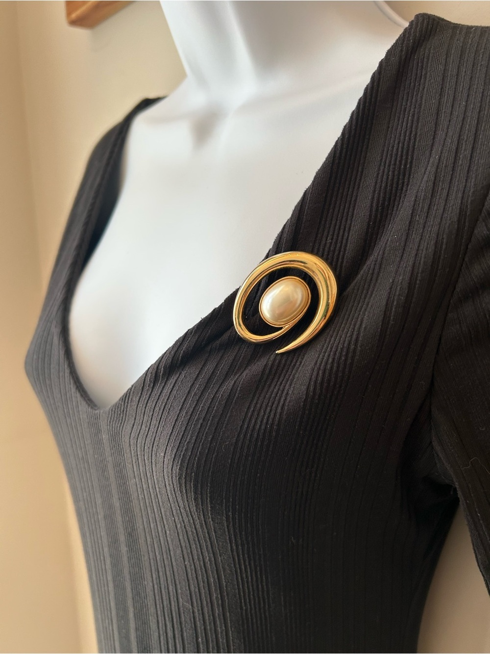 Vintage MCM Swirl Brooch Gold Tone Faux Pearl Minimalist Quiet Luxury